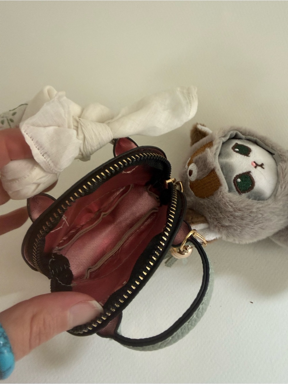 Plush Mofusand Keychain with mini green coin purse - Picture 2 of 3